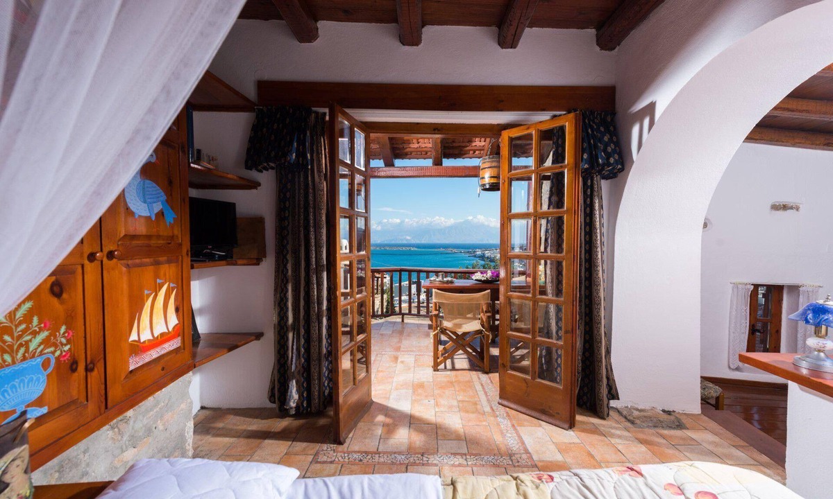 Mavrikiano House | Leonidas Cretan Traditional House with Sea View