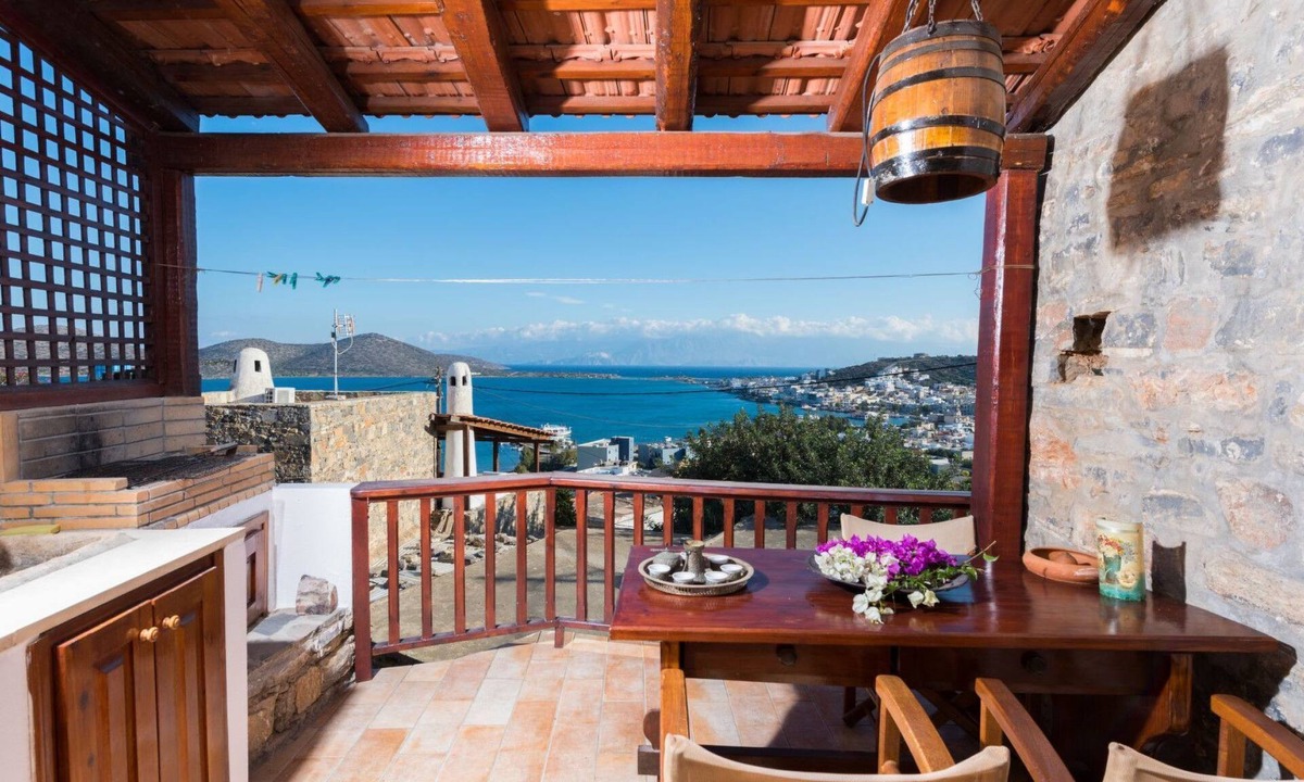 Mavrikiano House | Leonidas Traditionelles kretisches Haus mit Meerblick by Interhome