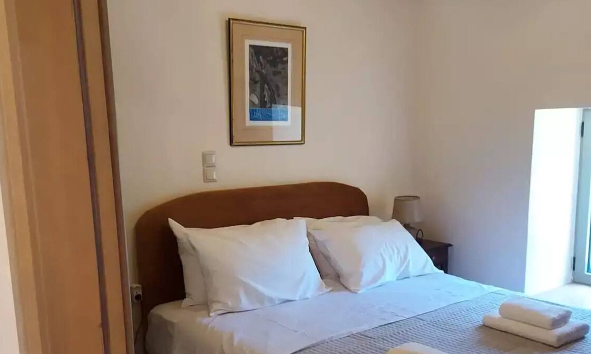 Zarouhla Apartment | LevanderAroania suites