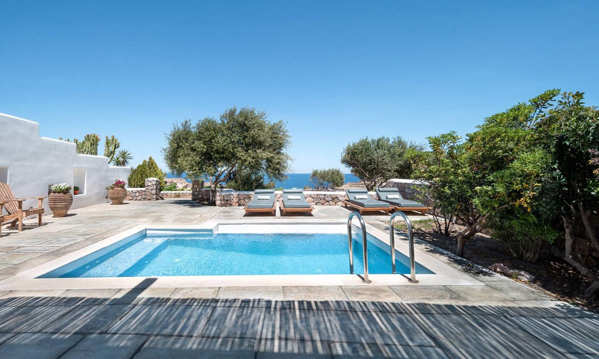 Kamari Villa | Levantes Villa by Fantasia Villas