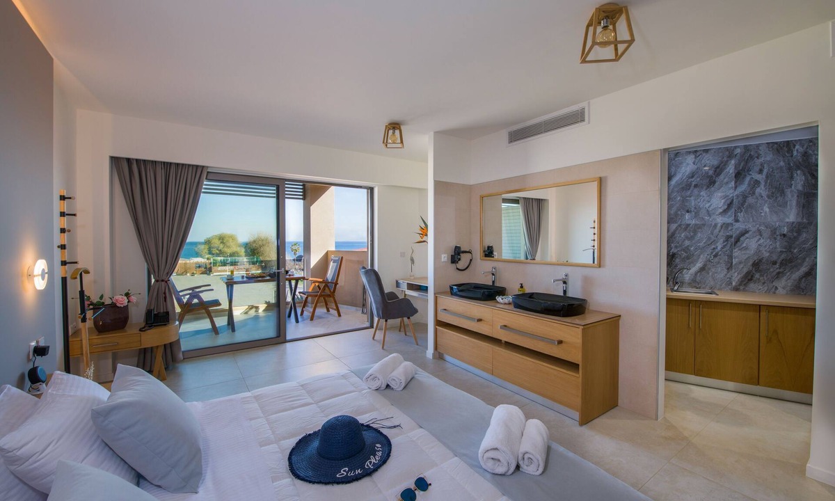 Agia Marina Hotel | Lilium Luxury Suites - Adults Only