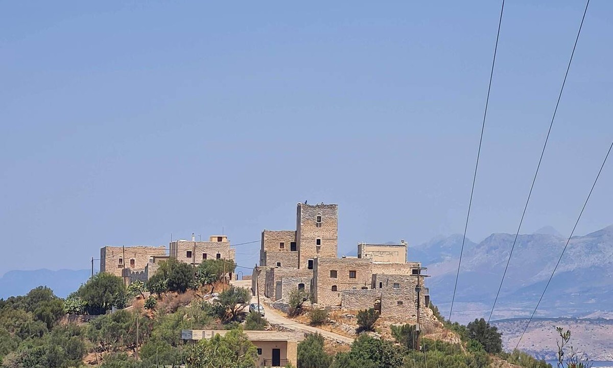 Omales Apartment | Live the fullest of the Mani experience in this historic tower studio