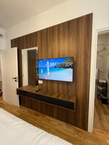 Golem Villa | London Pool Luxury Villa