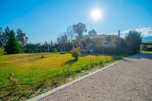 Ayios Kirikos House | Loukas Farm House
