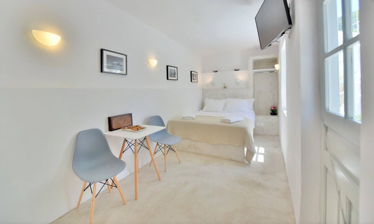 idhra House | Loukia's Apartments ( Garden Apartment )