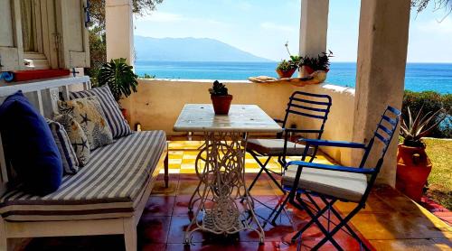 Kampos Marathokampou House | Loukoulos' maisonette