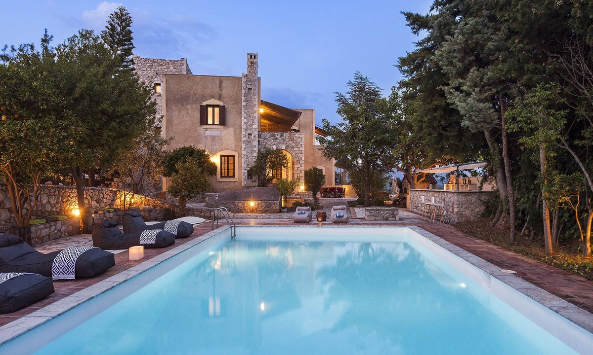 Oitylo House | Luxurious Oitylon traditional tower by Olive Rentals Villas