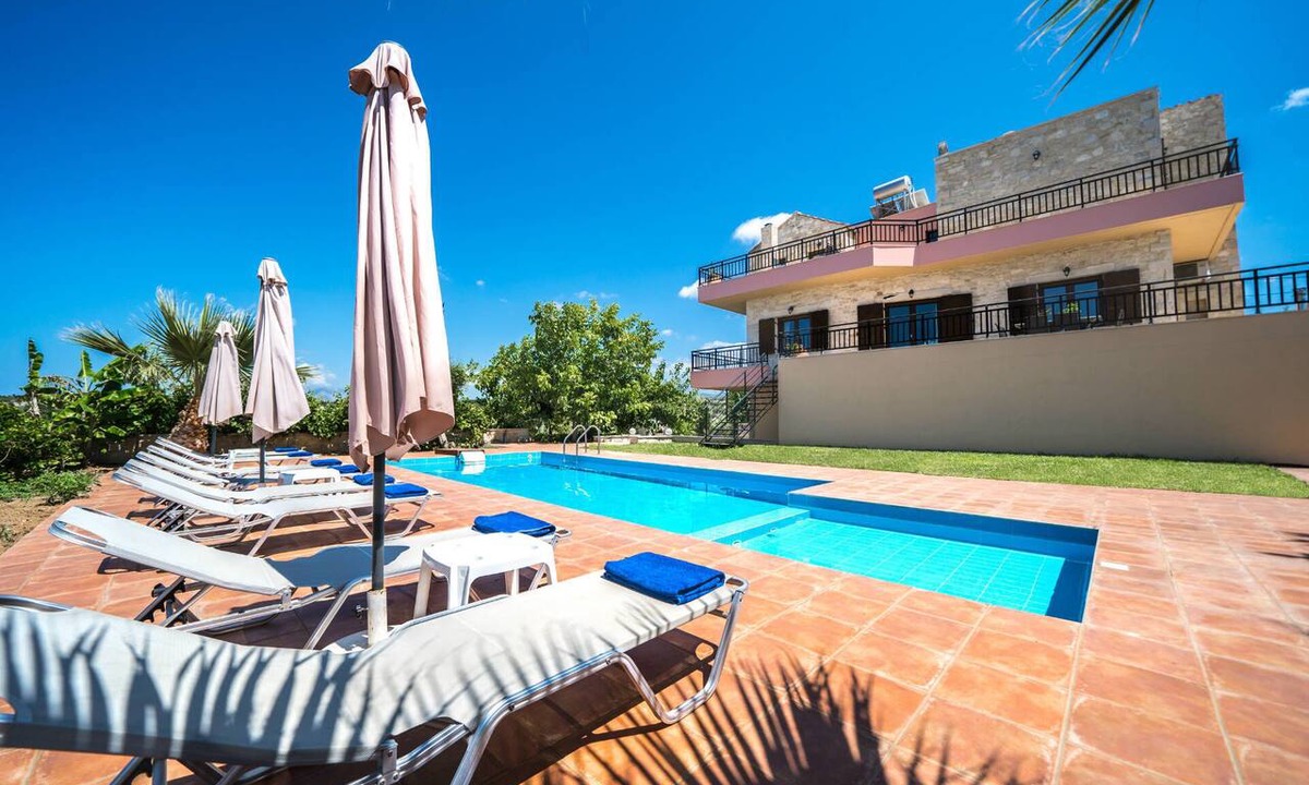 Asteri Villa | Luxurious two-storey house built in a farm