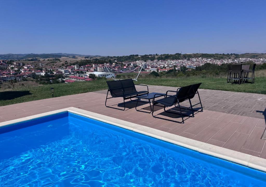 Grevena Villa | Luxury Villa Rafaela Οικογενειακή βίλα με ιδιωτική πισίνα, BBQ κ παιχνίδια Ιδανική για οικογένειες με παιδια
