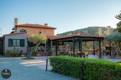 Emporios Villa | Luxury Villa with Huge Garden - Near "Mavra Volia" Beach