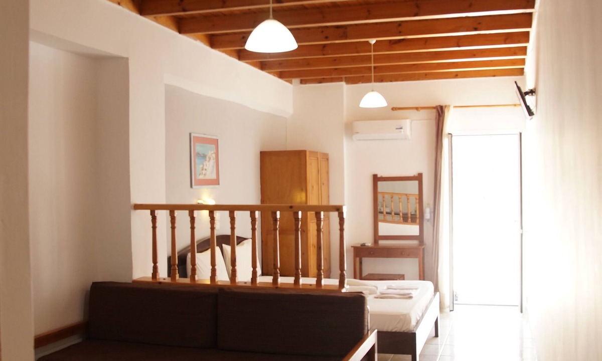 Loutro House | Madares Hotel