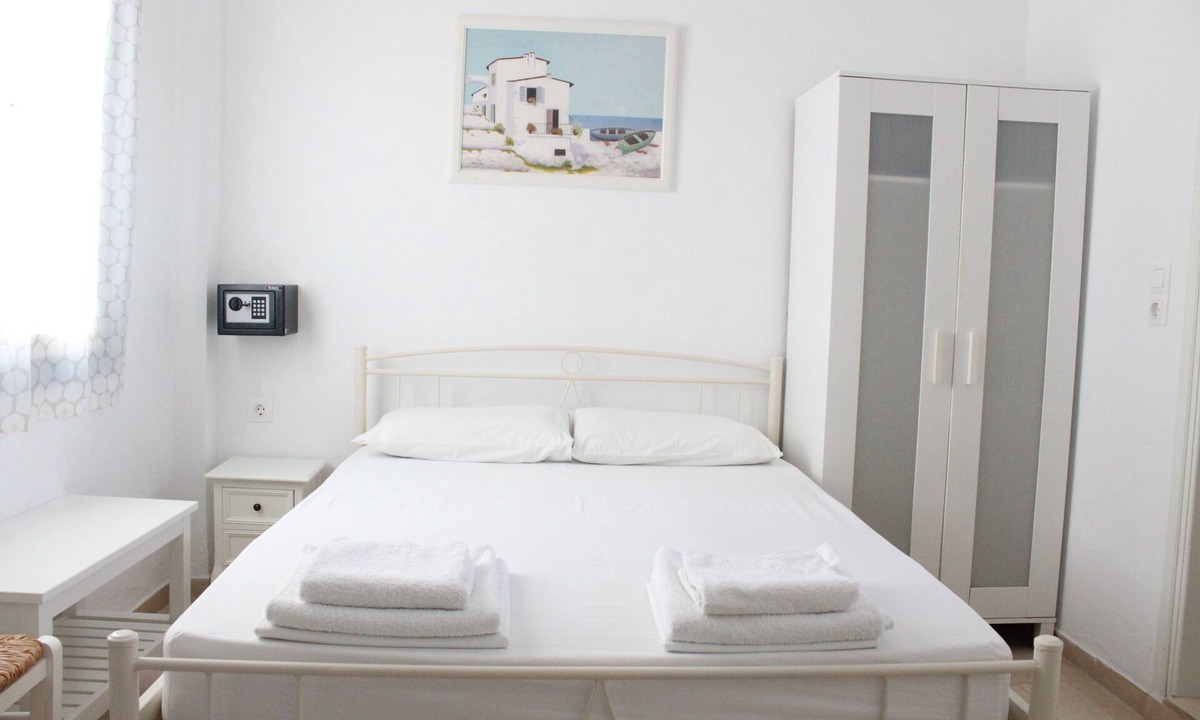 Ios Town Hostel | Mare Blue Ios