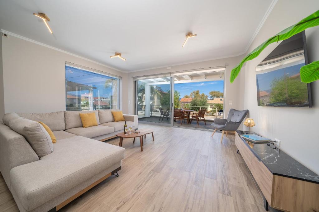 Karavomylos Apartment | Maria Seaside Apartment