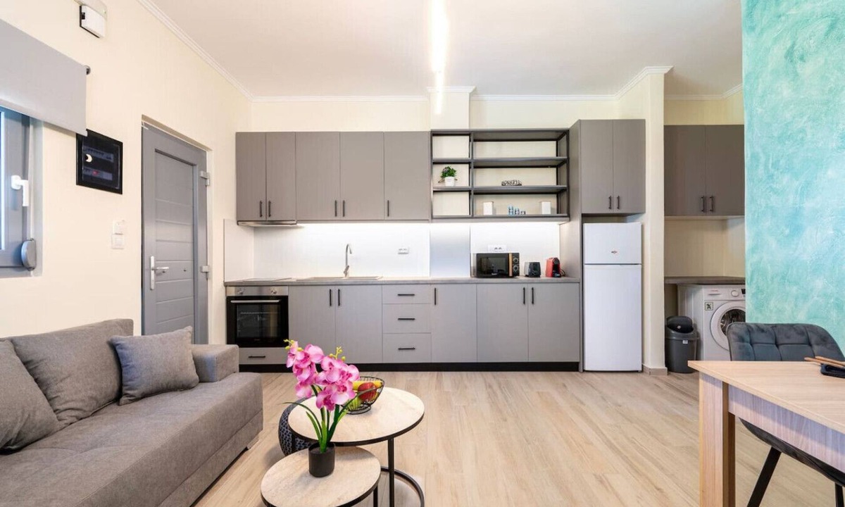Tingaki House | Maria’s Beach Light Stay - Near the Sea