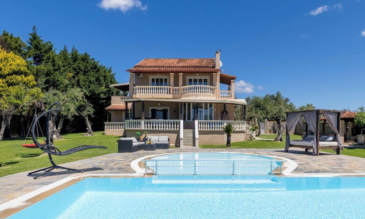 Chalikounas Villa | Maxim - Four Bedroom Villa, Sleeps 8