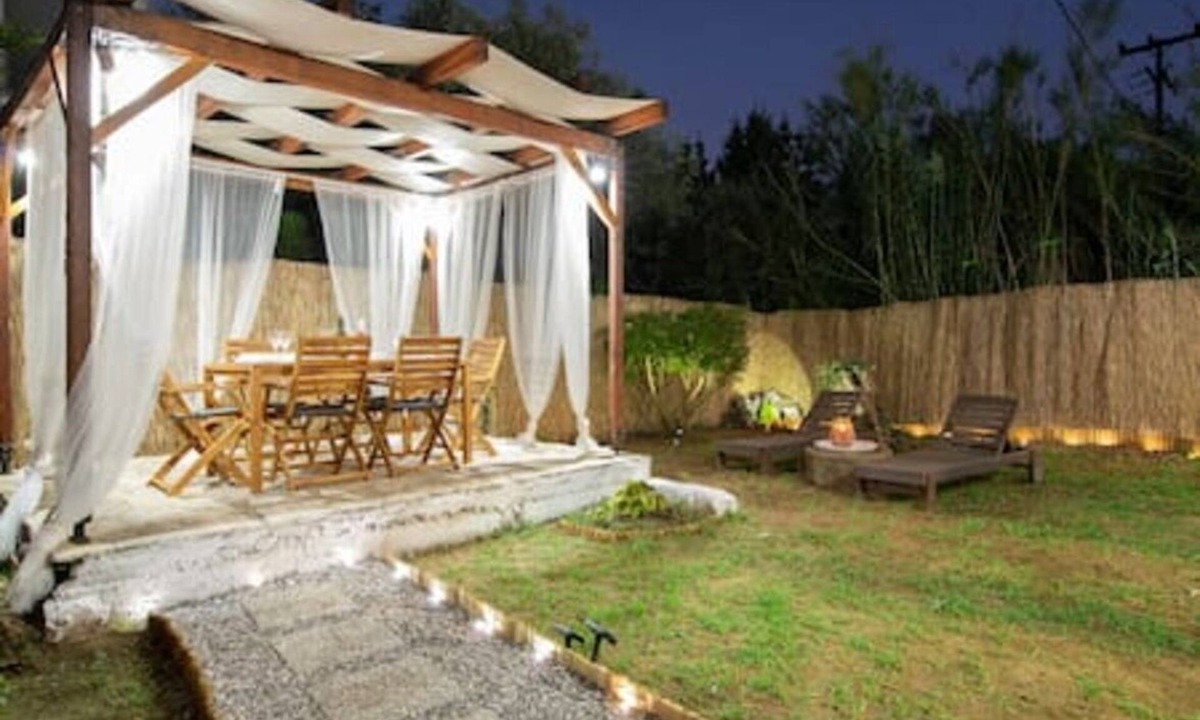 Ipsos House | Maximos House - Two Bedroom House, Sleeps 7