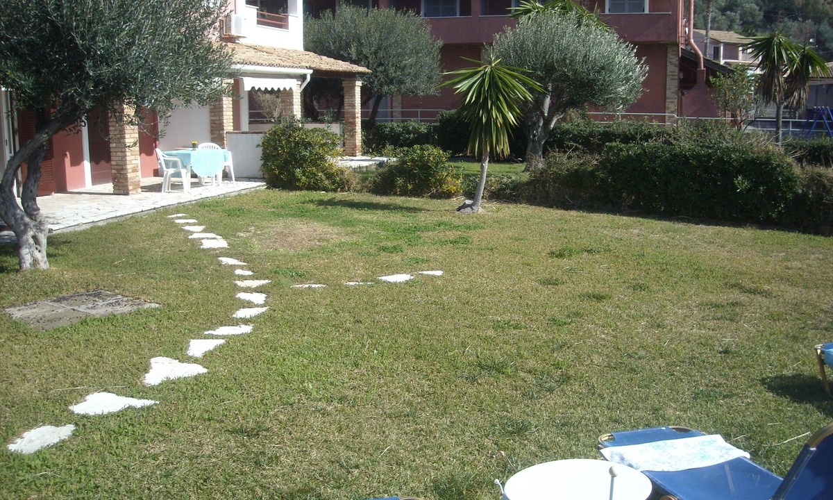 Parelia Apartment | Menigos 57 seafront apartment with garden