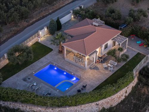 Asteri Villa | Merastri Villa a Peaceful Retreat! by Rentado