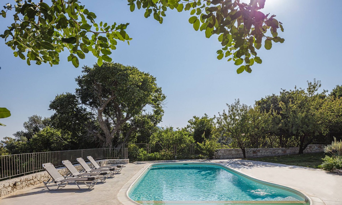 Margarites Villa | Mithonies Villa, with Private Pool & BBQ, Walking distance to shops
