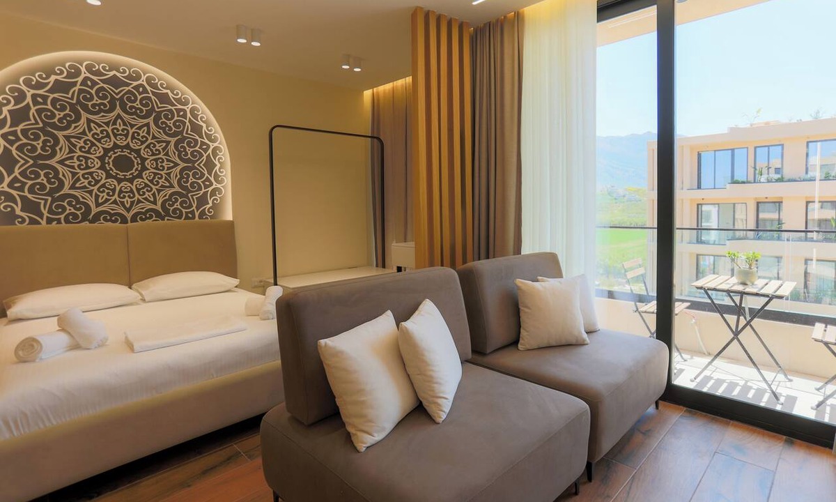 Orikum Apartment | Modern Pool Side Studio Palm, Vlore, Albania