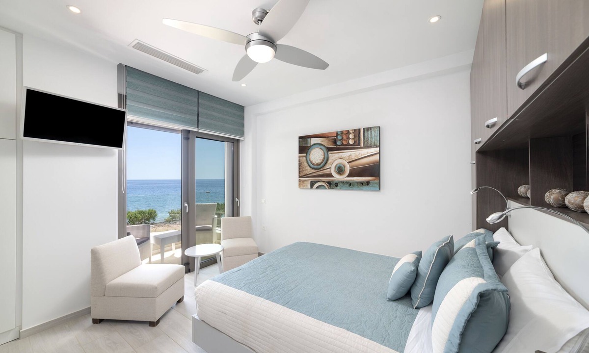 Koutsouras Condo | Moonlight villa condo at water's edge