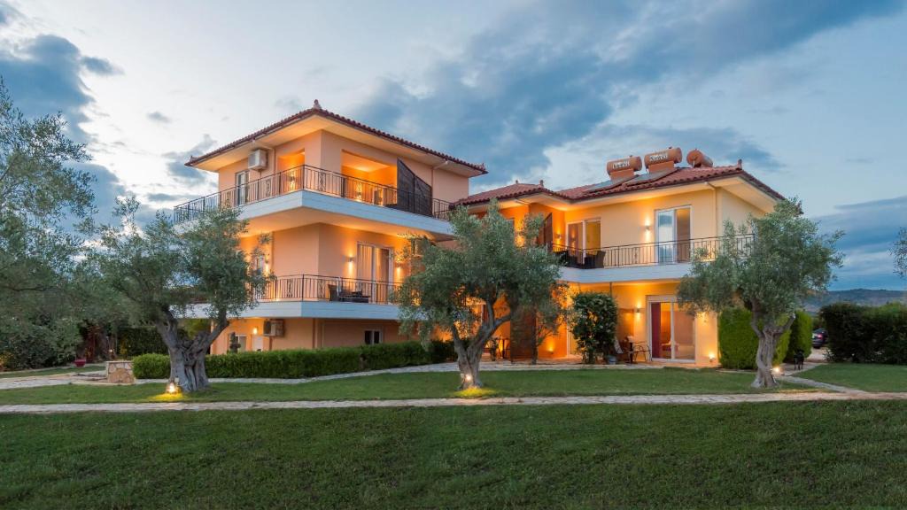 Nea Tirintha Apartment | Nafplion Garden Comfy Home in Olive Grove Resort