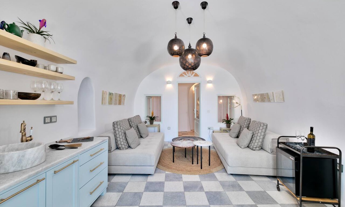 Oia Villa | Namaste Suites by Oias Local Cavehouses