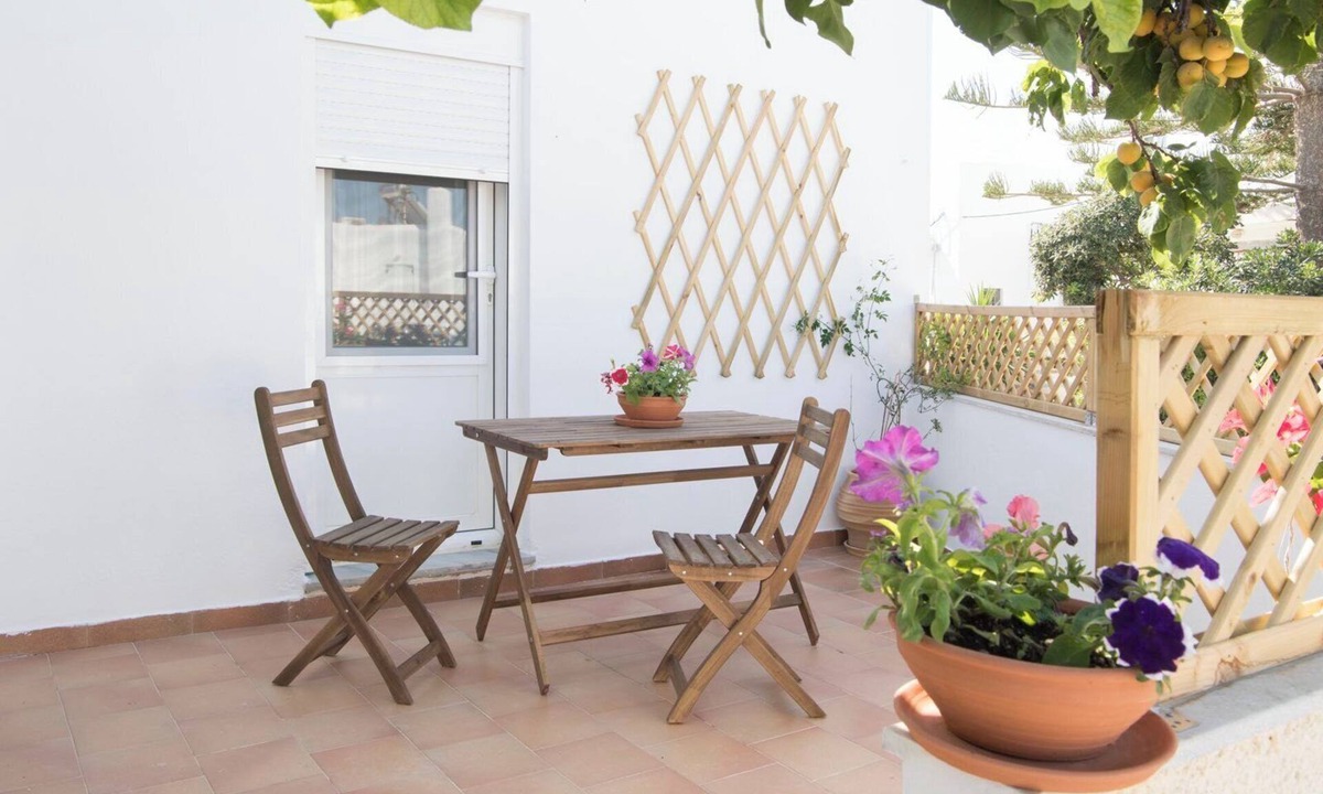 Naousa House | Naoussa Apricot Garden, 5' to Center, 5' to Beach
