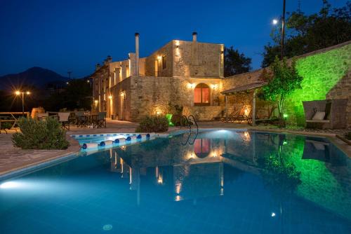 Zouridi Villa | New Villa Myre3, A Family-Friendly Retreat in Crete with Private Pool & 3 Apartments