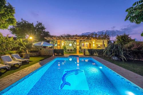 Perivolia Villa | Niko's art Villa in Chania