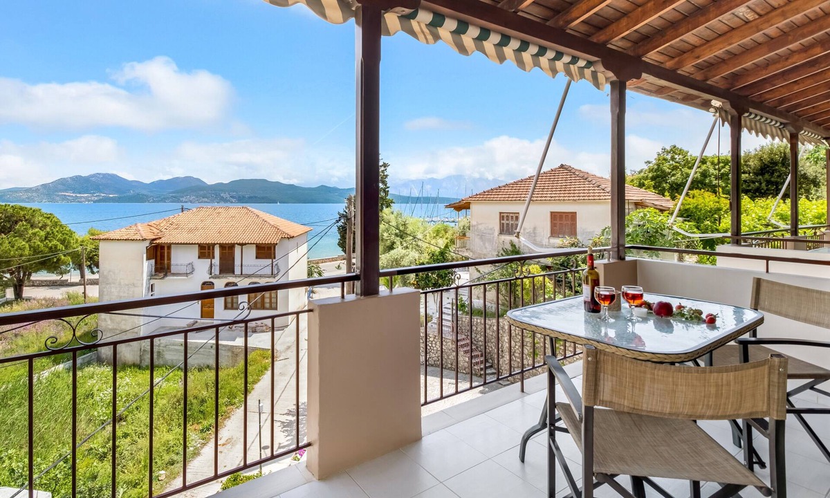Nikiana Apartment | "Nikoleta Studio 2" Apartment with Ocean View, Terrace, and Wi-Fi