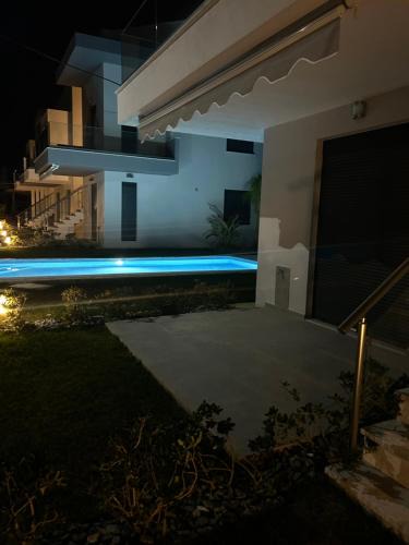Ofrinion Apartment | Ofriniou Heaven - 200m from the Beach - Swimming Pool Access - Starlink WIFI