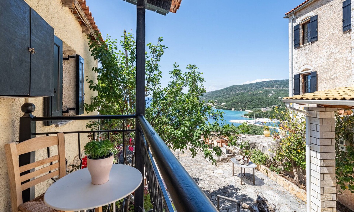 Sivota House | Old Manor Cottage House 4 with Sea View, Wi-Fi, and Air Conditioning