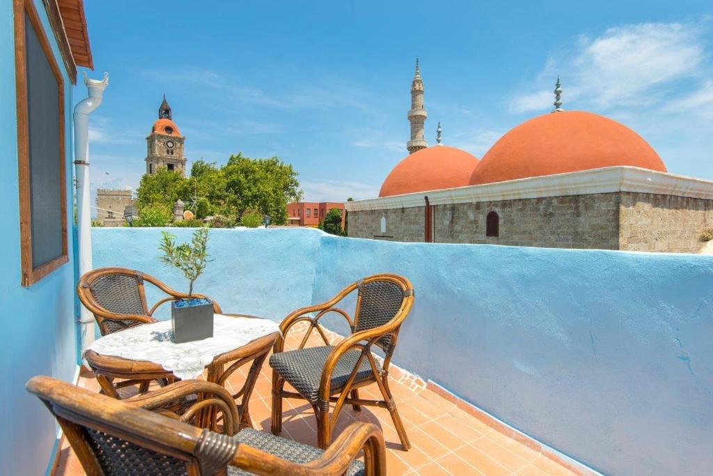 Rhodes Old Town House | Old Town Roloi House