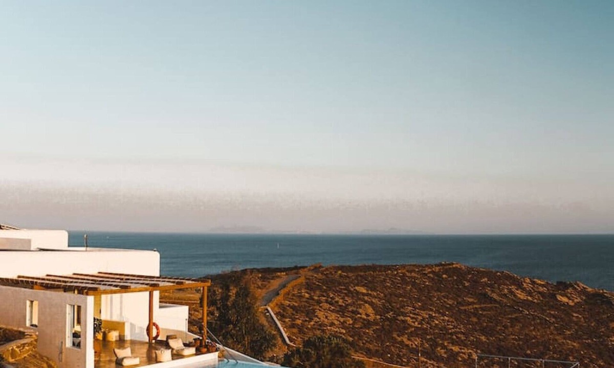 Ios Town House | On The Rocks - The Main House - Serviced Villa