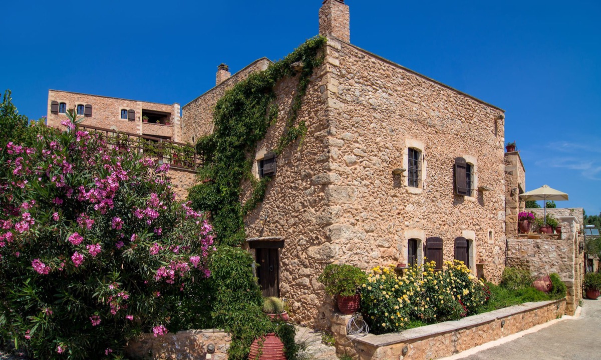 Samonas House | Orange villa Diktamos - 1 bedroom- courtyard -roof terrace - panoramic view