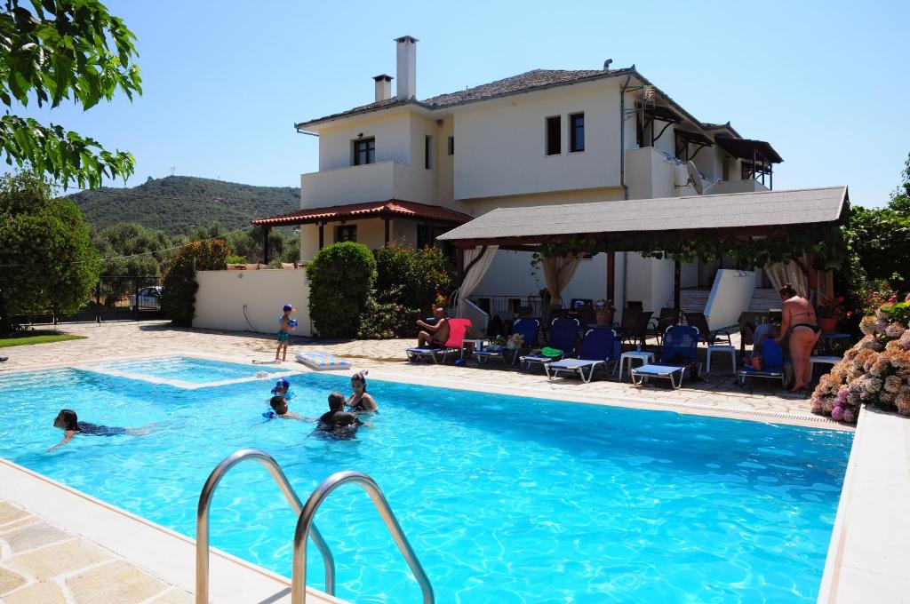 Koropi Apartment | Palirria Hotel & Studios