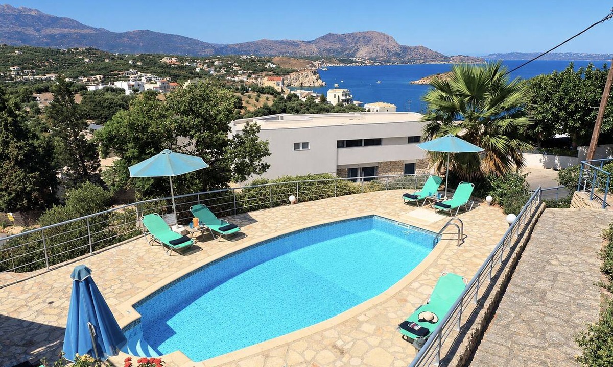 Plaka Villa | Panoramic views & Private Pool. Walk to beach & tavernas in Almyrida or Plaka.