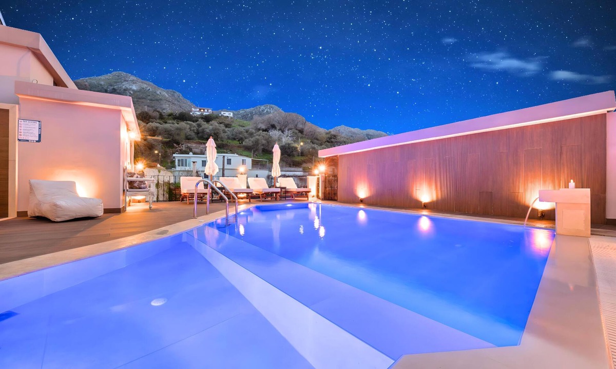 Filaki Villa | Petroktisto Luxury Villa Heated Pool & Jaccuzzi