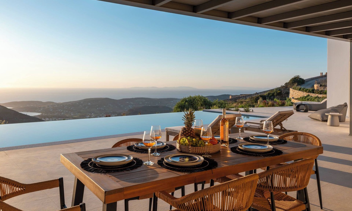 Paros Villa | Plastires Villas: Sunset Serenity