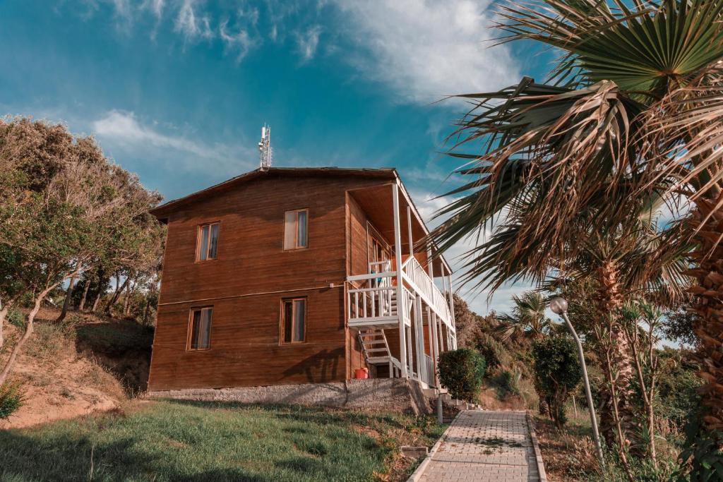 Rade Resort | Plazhi Gjeneralit - Small Cabins - Bungalows - Apartaments - Villas - Suite