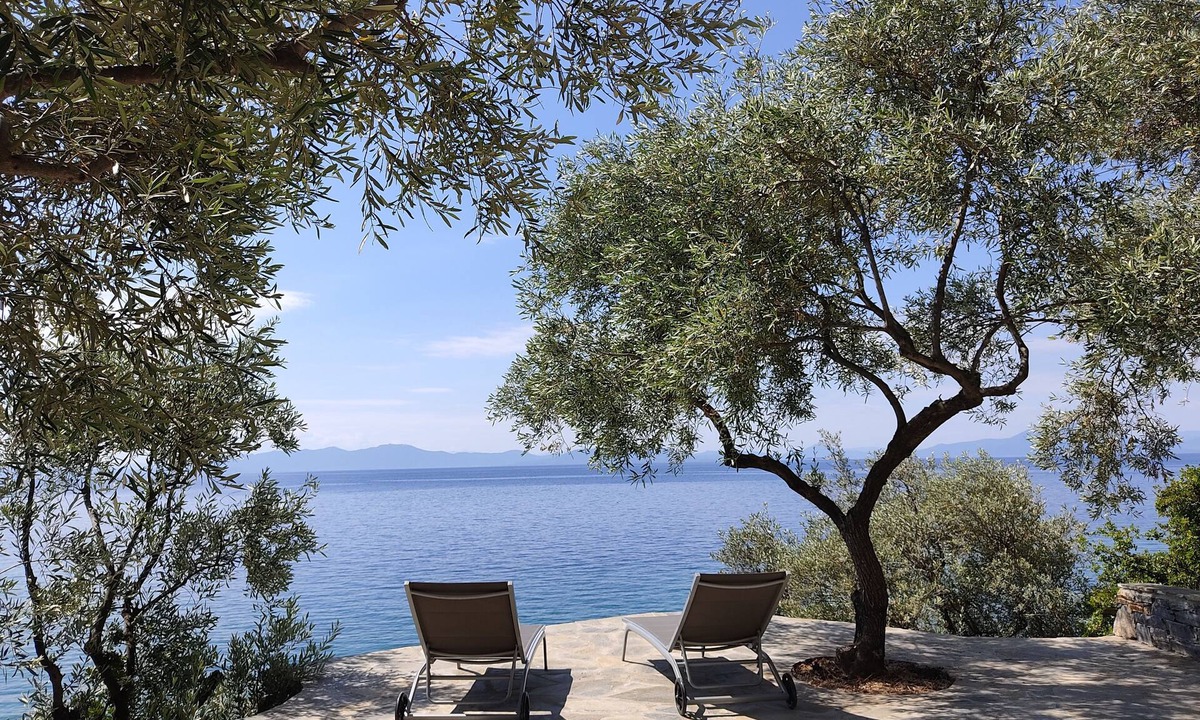 Kato Gatzea Cabin | Private beach seaside house