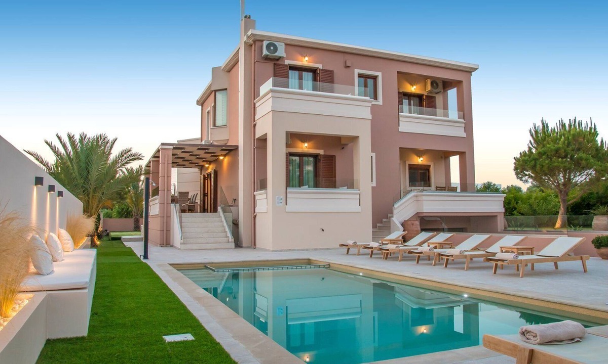 Galatas Villa | Private Heated pool★Close to the Beach★BBQ & Wifi