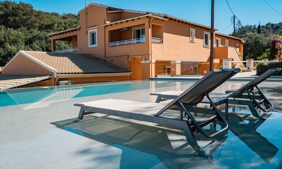 Agios Spyridon Corfu Apartment | Pyramid City Apartments