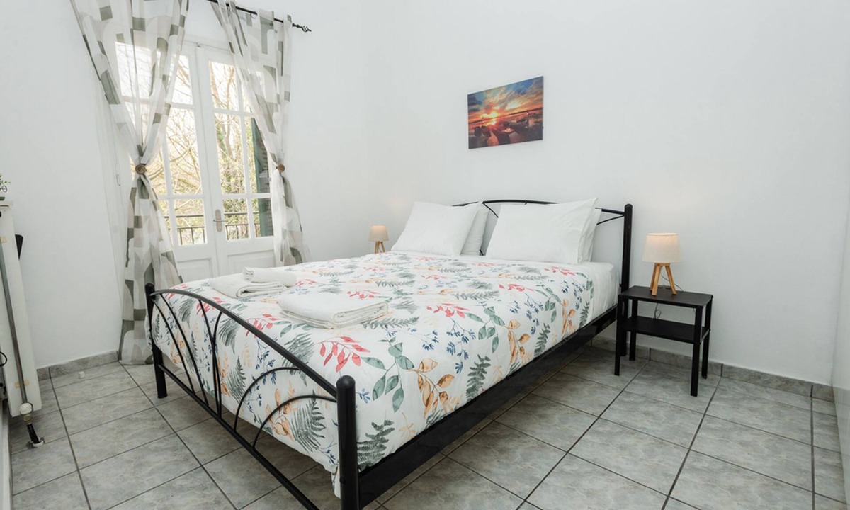 Perama Apartment | Rainbow Apartment by Ionian Luxury