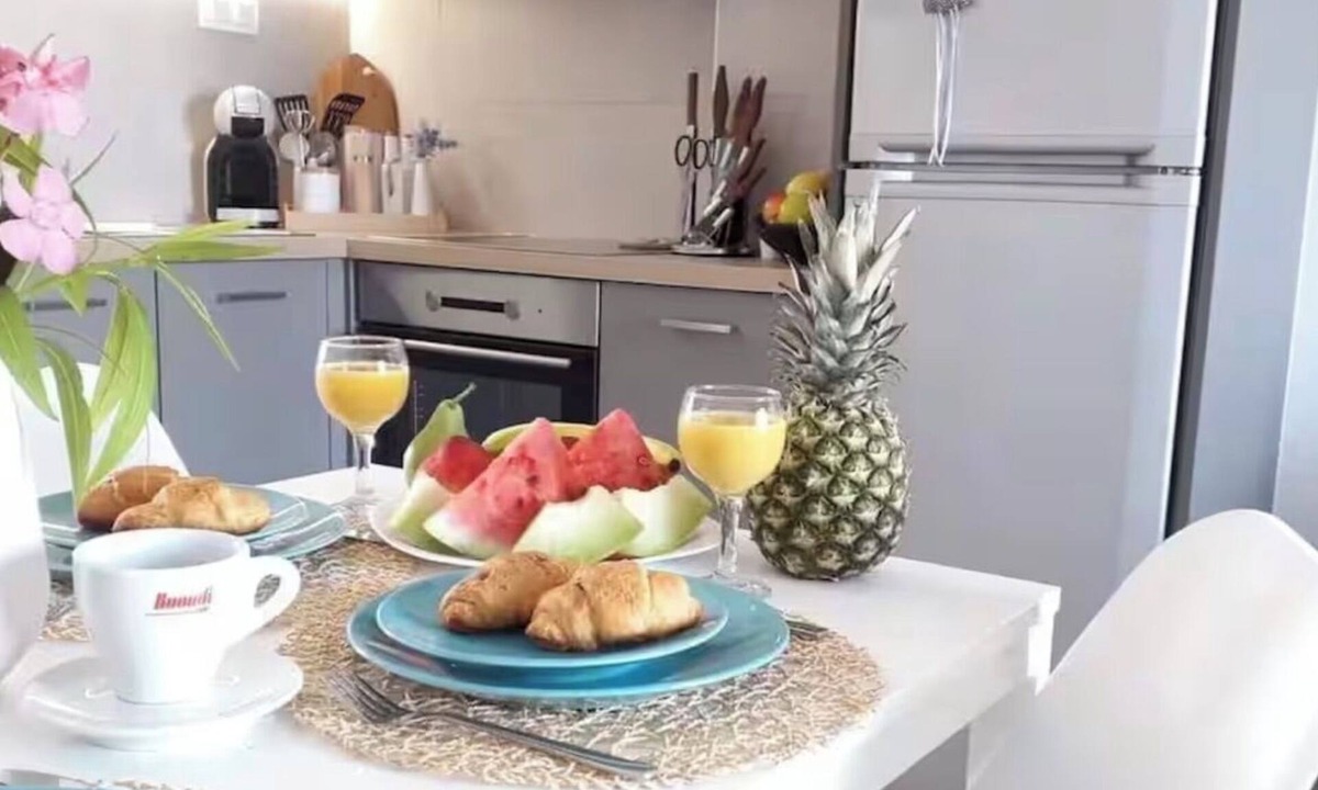 Kato Gouves Apartment | Renovated seaside apt for families with 1 kid : sea view, full kitchen, Wi-Fi