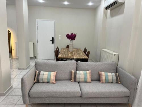 Loutraki Villa | Residence for 6 persons in centre of Loutraki & 300 meters from the beach!