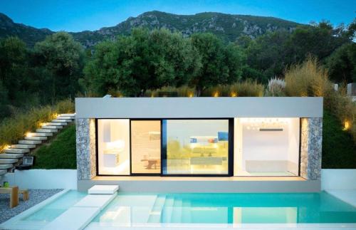 Agios Matthaios House | Rouvelas Waterfront Nest