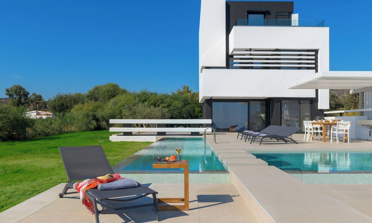 Gennadi Villa | Royal Albatross Villa