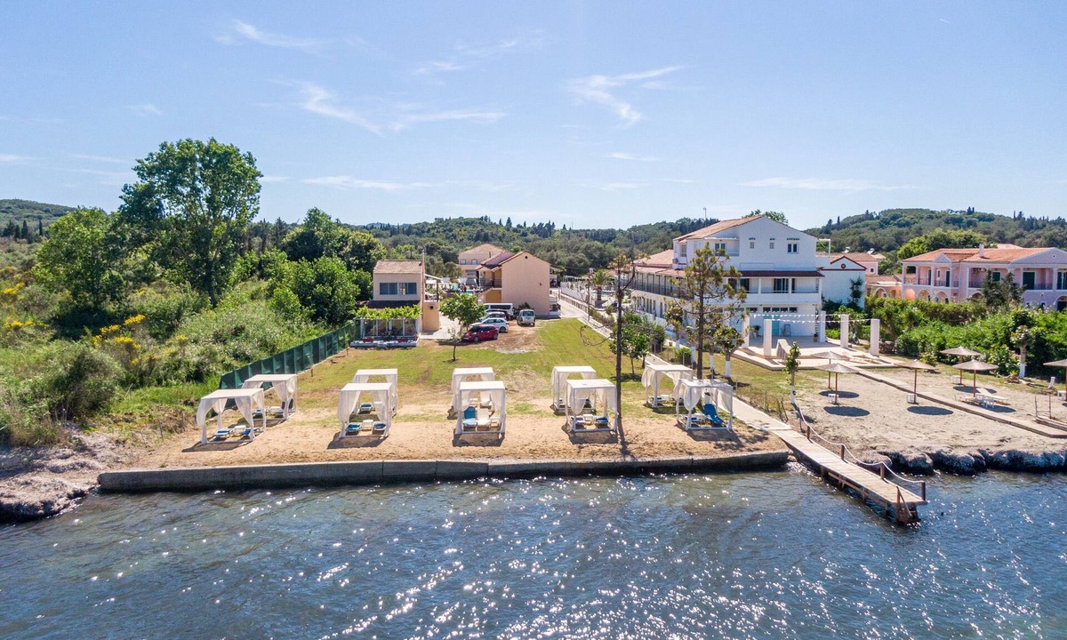 Kavos Apartment | Saint Peter Bay - Standard Room Apartment with Shared Pool, Terrace & Wi-Fi